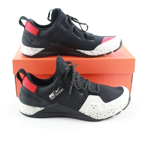 nike tech trainer red
